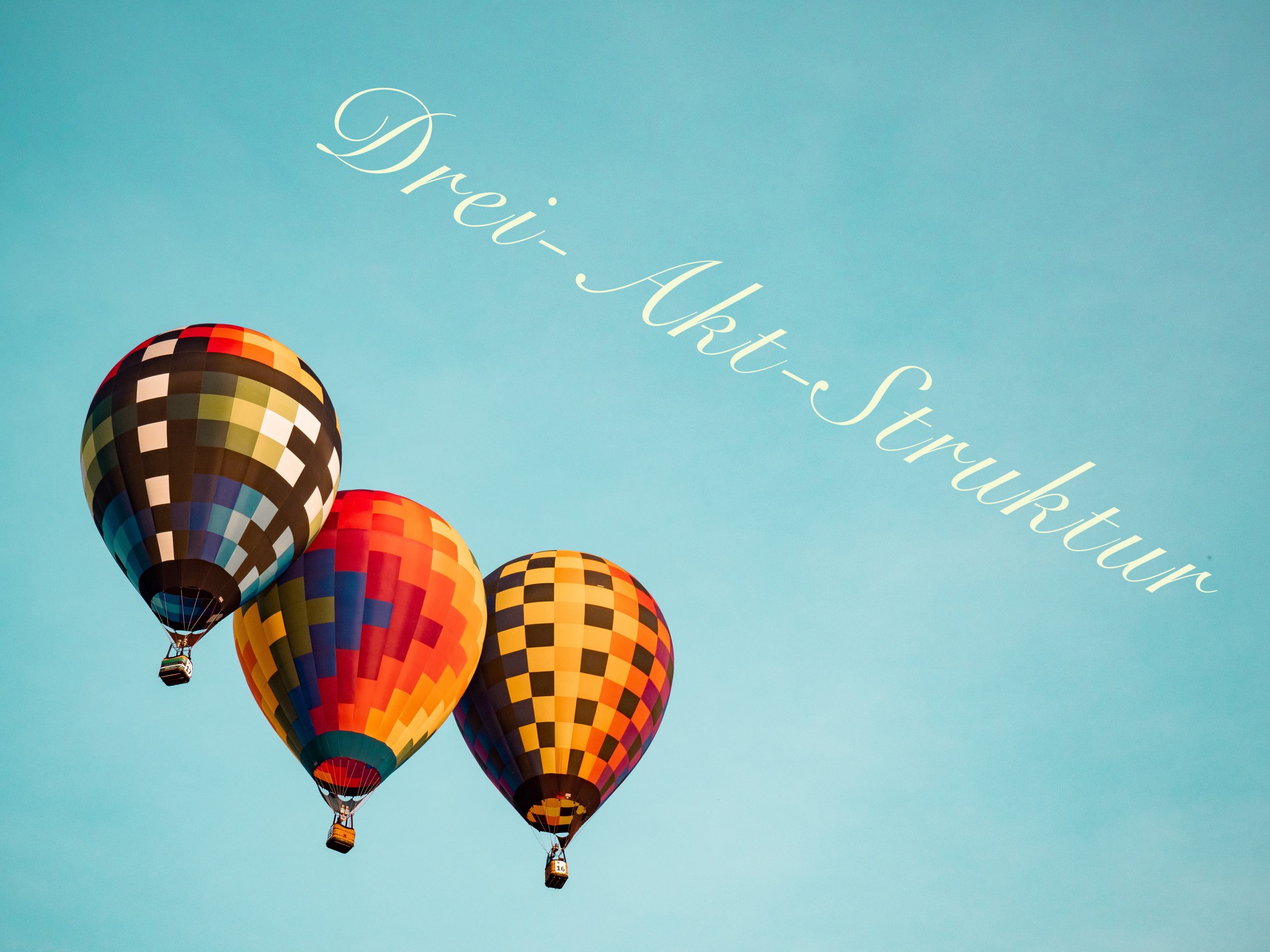 Drei Heißluftballons mit Schrift Drei-Akt-Struktur